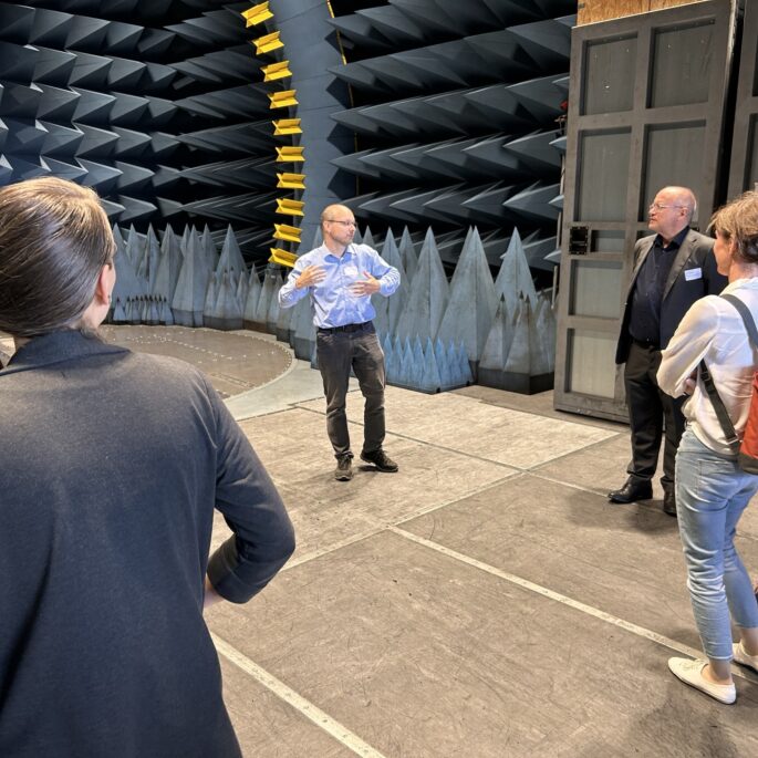 Rundgang in Forschungseinrichtung